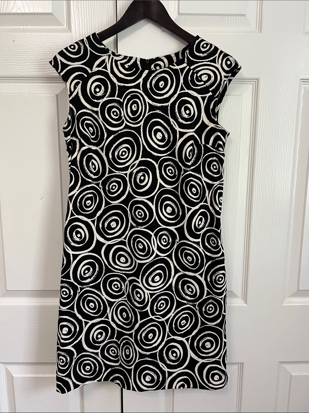 Sleeveless Black and White Swirl-Print Mini Dress